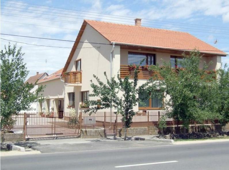 Aura Vendeghaz Hotell Hajdúszoboszló Exteriör bild