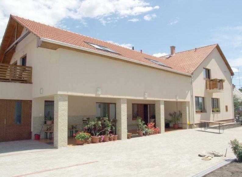 Aura Vendeghaz Hotell Hajdúszoboszló Exteriör bild